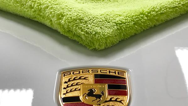 Autofiber [Motherfluffer XL] Plush Microfiber Drying Towel (22 in. x 22 in., 1100 gsm) Passion Detailing